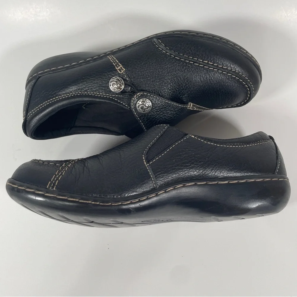 Clarks, size 6.5 Wide
